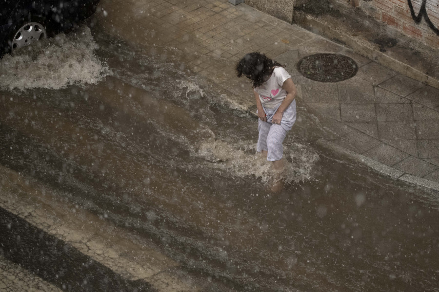 Trece comunidades siguen en alerta por lluvias y tormentas, con Galicia y Baleares en naranja