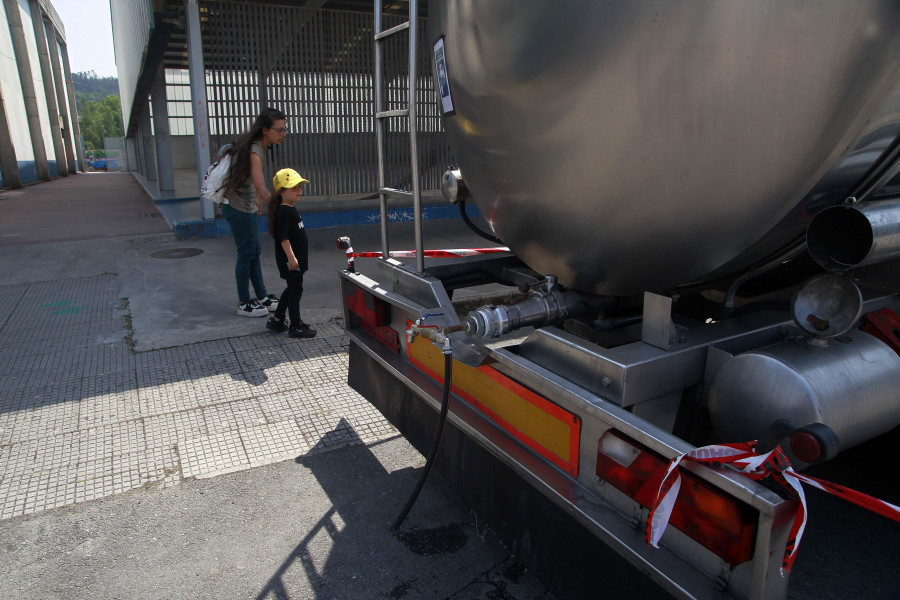 Barral insiste en que “el servicio no restituirá mientras Sanidade no garantice que el agua es apta”