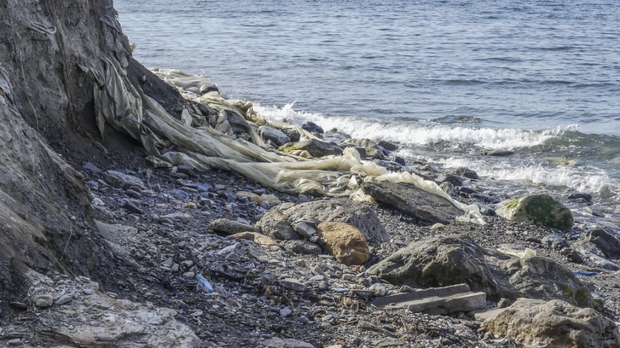 Ecologistas en Acción coloca 48 “banderas negras” en el litoral español