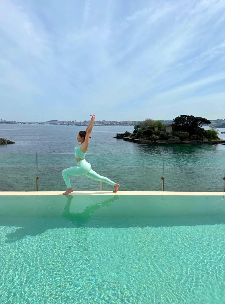 Nueva edición de yoga con vistas en la terraza de Noa