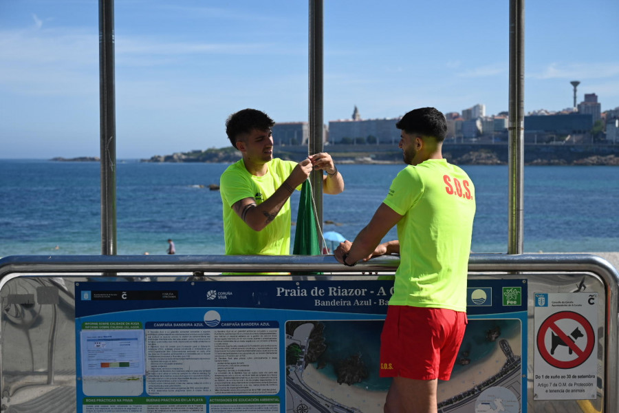 Comienza la temporada de baño en los arenales coruñeses