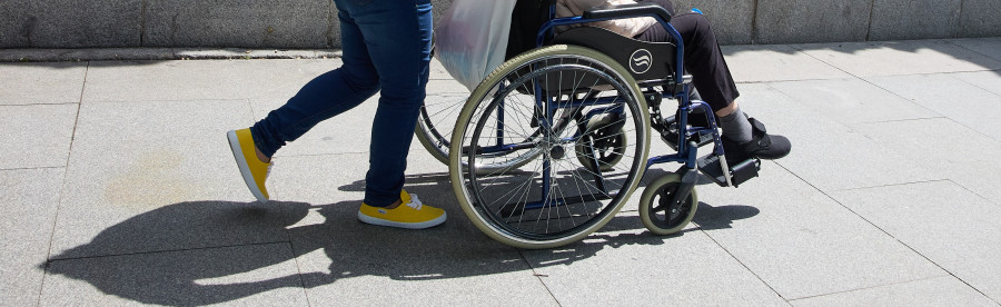 Piden investigar a un concejal de Ponteareas por despreciar a una persona con discapacidad: "Cálate, parapléjico"