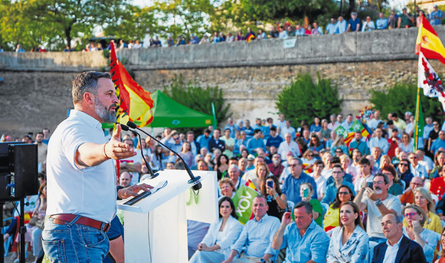 Abascal avisa a Núñez Feijóo de  que tendrá que haber más pactos