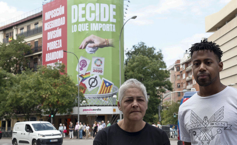 El PSOE denuncia a Vox ante la Junta Electoral por la ‘lona del odio’