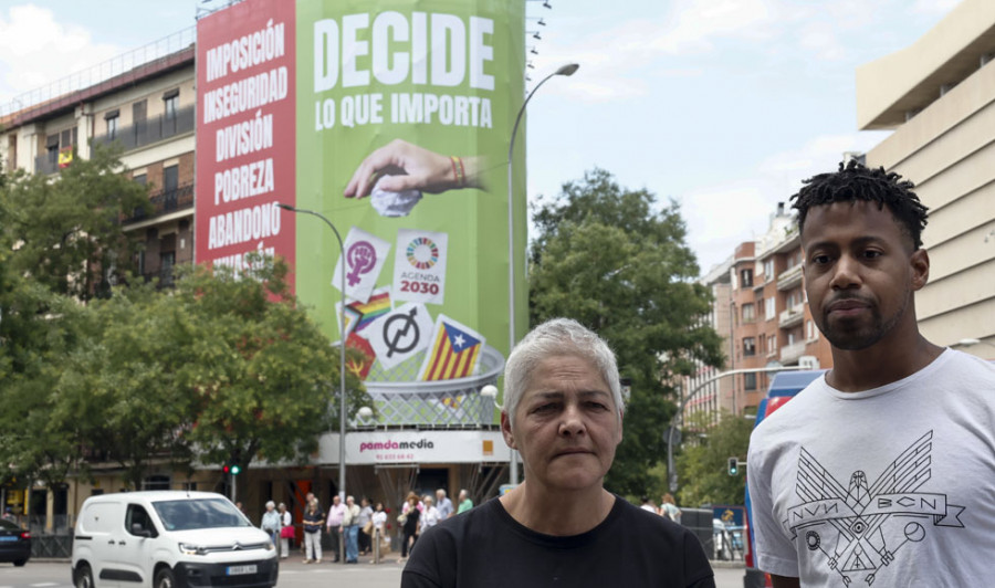 El PSOE denuncia a Vox ante la Junta Electoral por la ‘lona del odio’