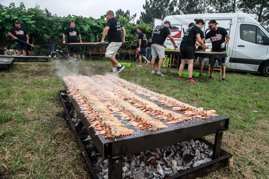 La comarca exprime el San Juan con romerías, verbenas y cigalada