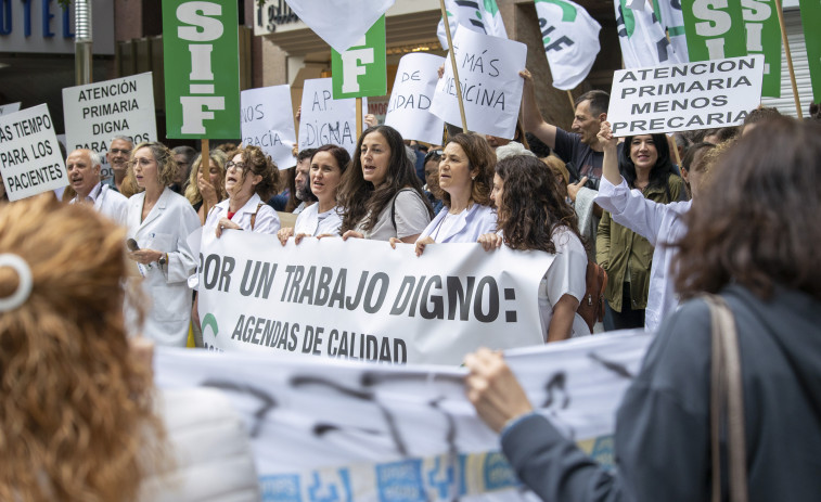 Cuatro de cada diez médicos busca ayuda para su salud mental, 2,5 veces más que  en el año 2020