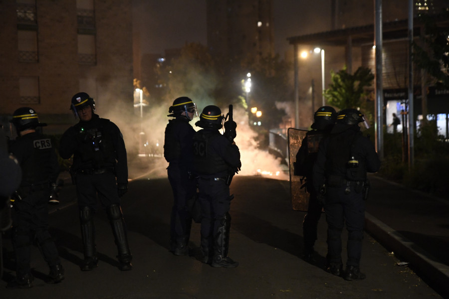 Cerca de 700 detenidos tras la tercera noche de disturbios en Francia