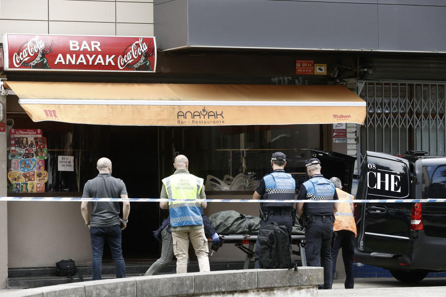 Mata a una mujer en un bar de Pamplona y se entrega a la Policía Municipal