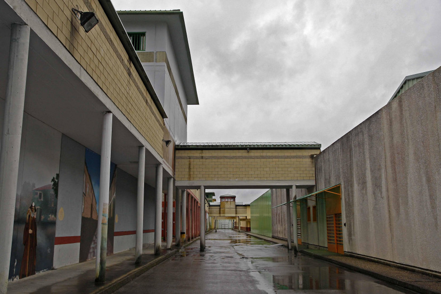 La economía sumergida de la cárcel de Teixeiro: miles de euros cambian de manos al mes
