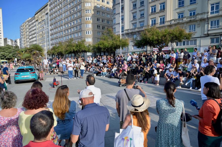 A Coruña dedica un minuto de silencio y el doble de aplausos para clamar justicia por Samuel