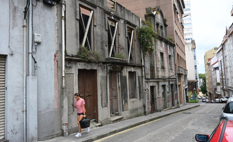 Los vecinos piden soluciones para un edificio en estado ruinoso en la calle Buenavista