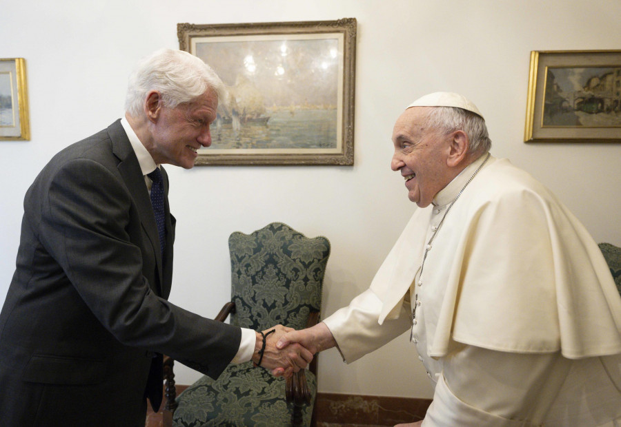 El papa Francisco recibió a Bill Clinton en el Vaticano