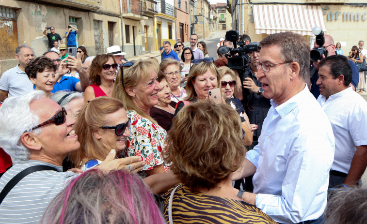 Feijóo dice que llevará al debate lo que ocurre en España y no en los platós o el Falcon