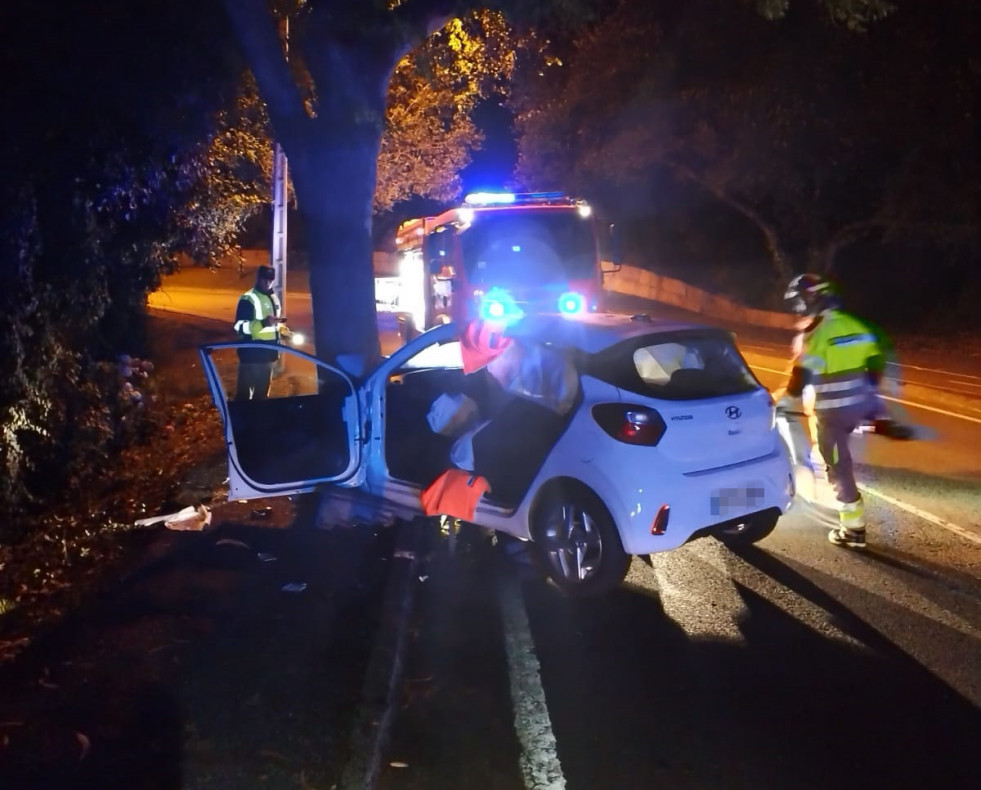 Accidente Oleiros árbol