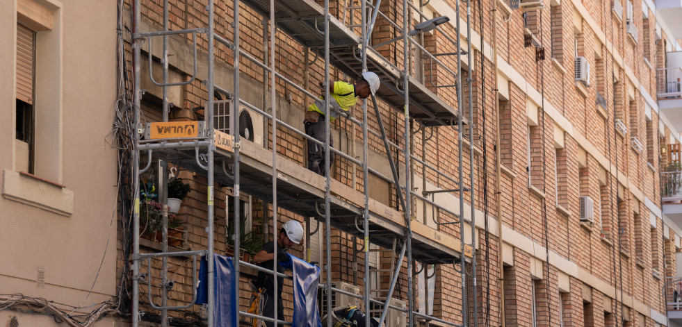 La edad media de los trabajadores en España aumenta en más de cuatro años desde 2000