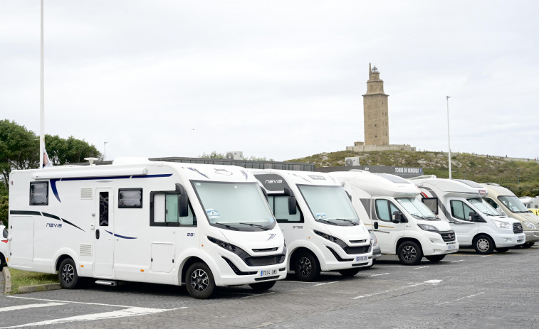 Más de medio centenar de autocaravanas toman A Coruña