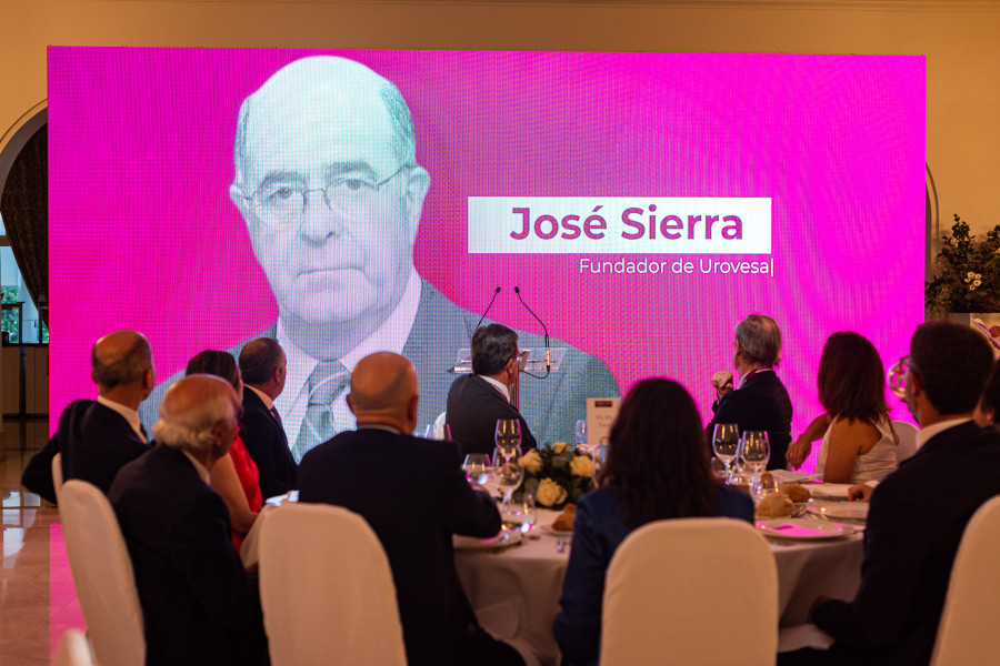 El fundador de Urovesa, José Sierra, recibe el premio Empresario Galego do Ano