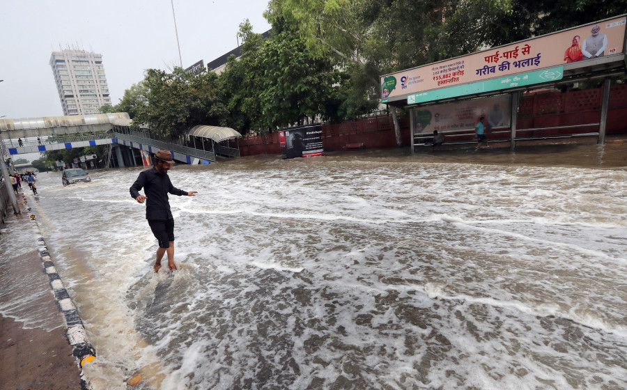 El ejército de India intenta contener la crisis por las inundaciones en Nueva Delhi