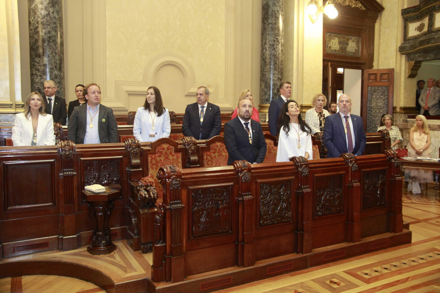 El Gobierno local de A Coruña sigue sin conformarse un mes después de la investidura