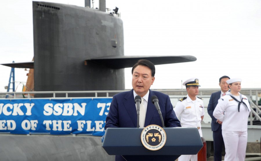 El presidente de Corea del Sur sube al submarino nuclear de EEUU