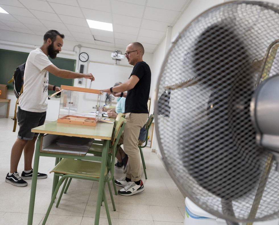 Ventilador en un colegio electoral @Fernando Villar