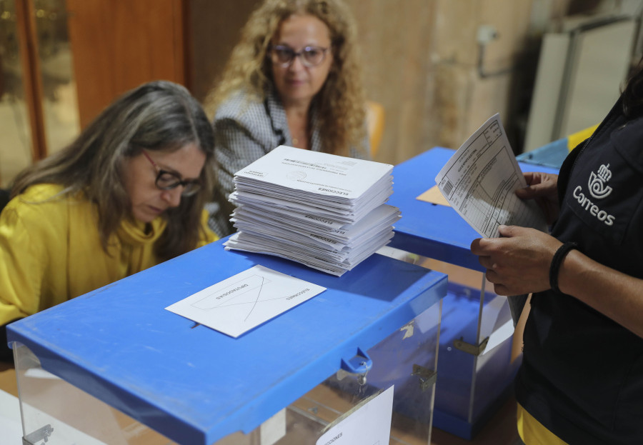 El recuento del voto exterior comienza este viernes, con nueve escaños en juego que pueden alterar las mayorías