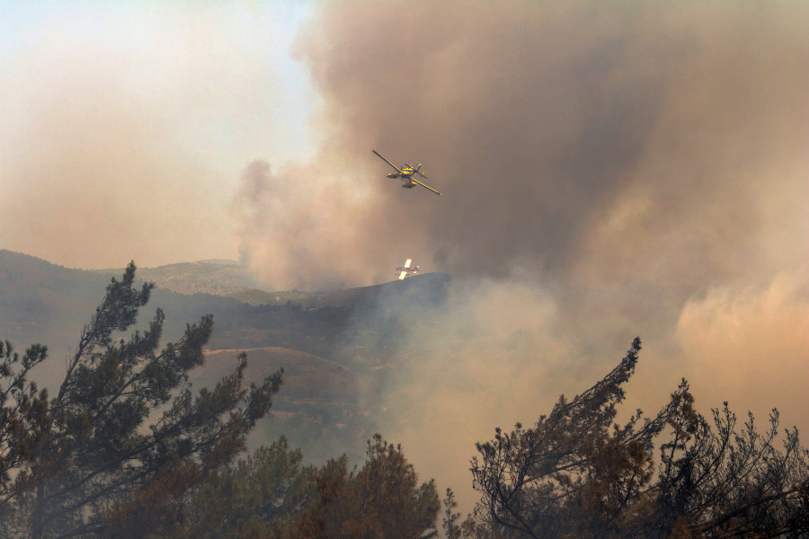 Al menos 19.000 evacuados por un gran incendio fuera  de control en la isla de Rodas