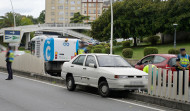 Un conductor se sale de la vía en A Coruña y destroza la mediana de Alfonso Molina