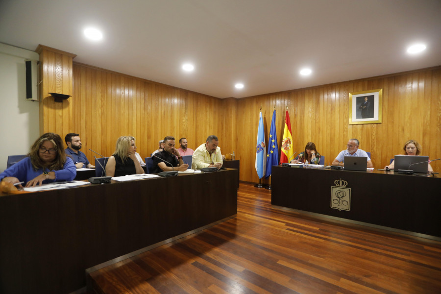 Cambre clama contra los recortes de docentes en el CEIP Wenceslao y pedirá audiencia a Educación