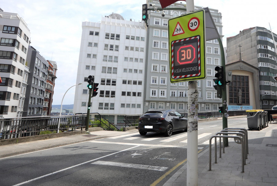 A Coruña activa cinco nuevos radares pedagógicos