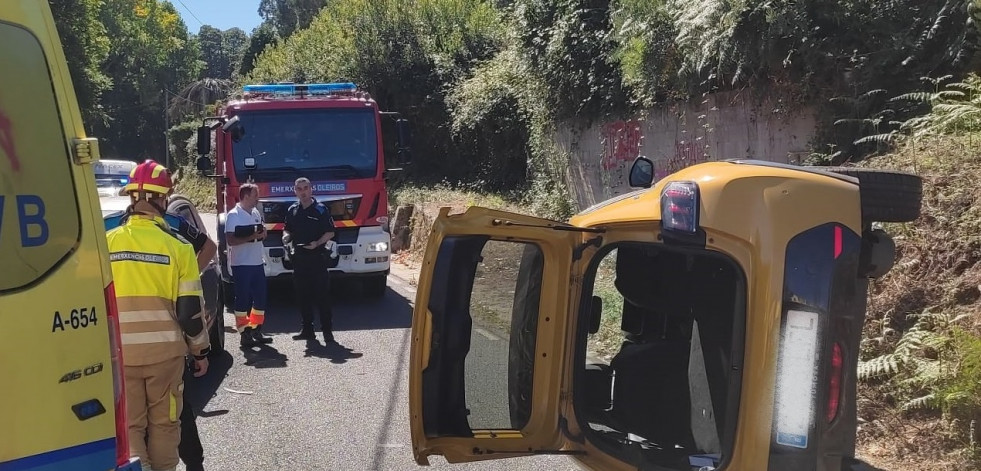 Cinco personas resultan heridas en un accidente en Mera