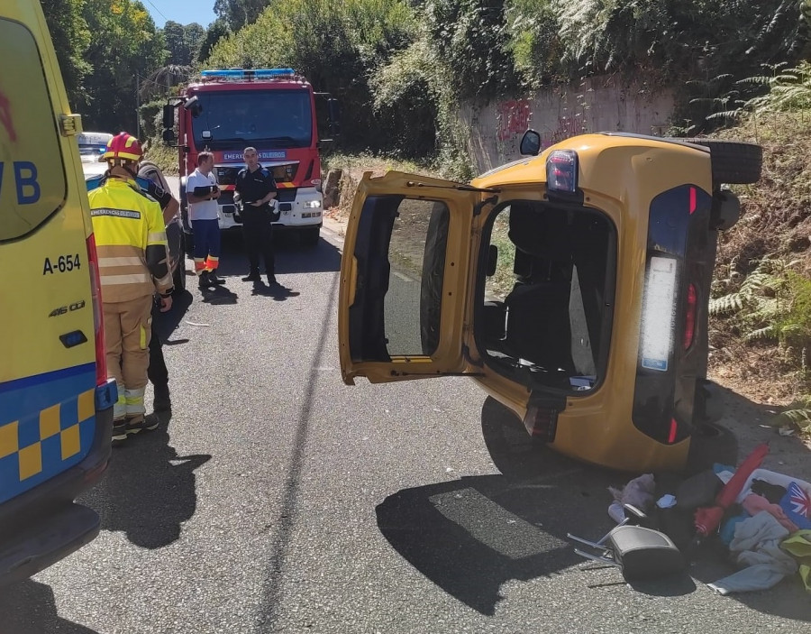 Cinco personas resultan heridas en un accidente en Mera