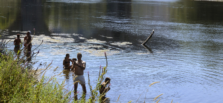 Muere ahogado un menor en una playa fluvial de A Veiga