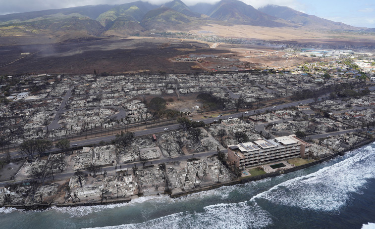 Sube a 80 el número de muertos por los incendios en Hawái