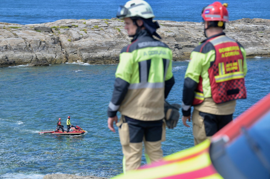 Buscan a un hombre en el mar frente a la depuradora de Bens