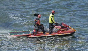 Amplio dispositivo en A Coruña para buscar a un hombre en el mar