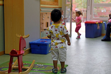 Varios niños juegan en una escuela infantil de Madrid