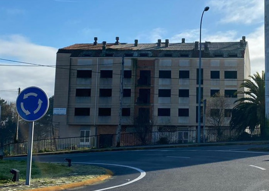 Cambre procederá “de forma inminente” al derribo del edificio inacabado de Os Campóns