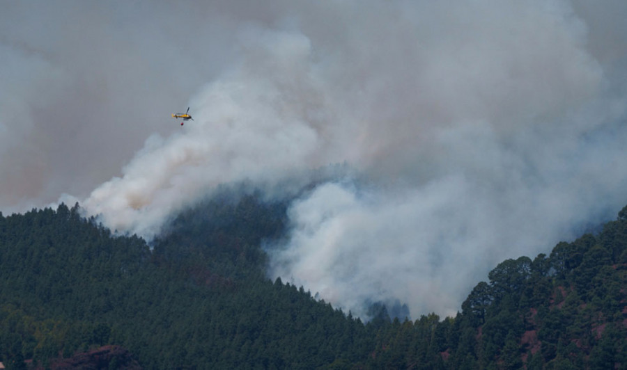 El incendio de Tenerife ralentiza su avance y parte de los evacuados regresan a sus casas