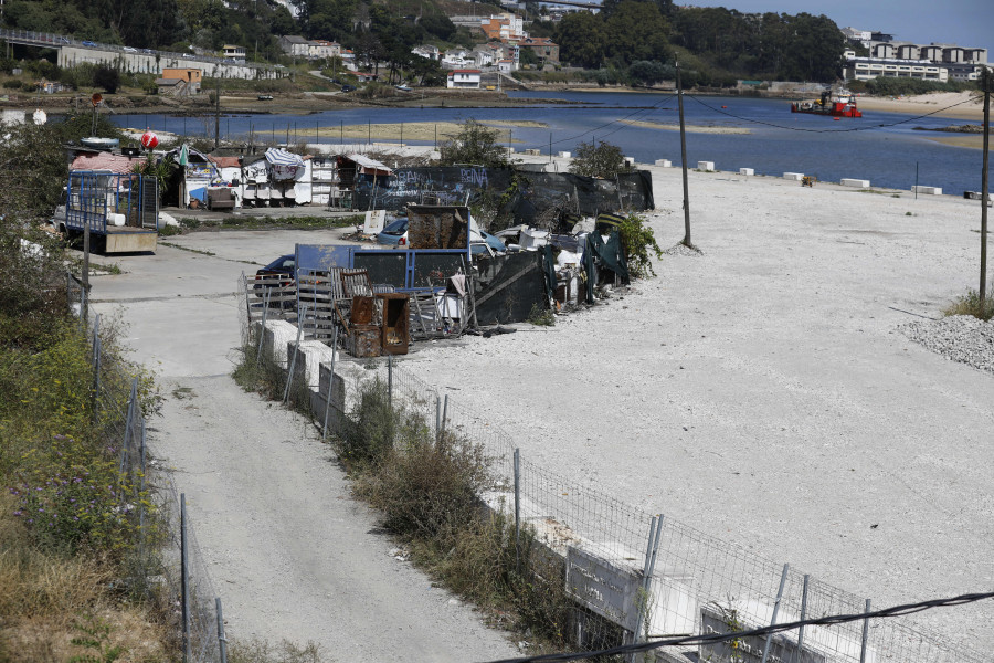 Finaliza la retirada de miles de toneladas de desperdicios del poblado coruñés de A Pasaxe