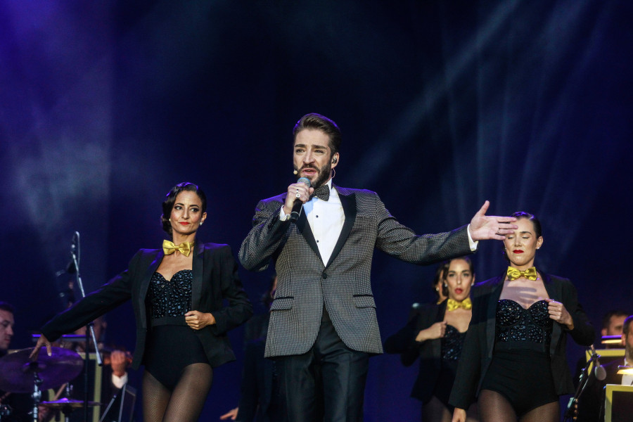 La música en la plaza de María Pita llegó a su fin con el ‘Swing’ de Borja Quiza