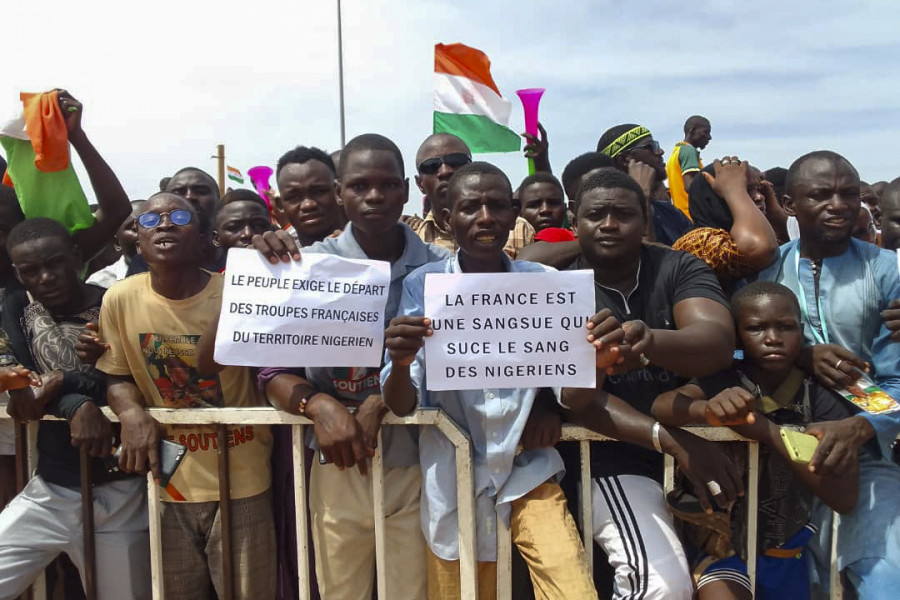 Miles de nigerinos protestan para exigir la retirada de Francia del país