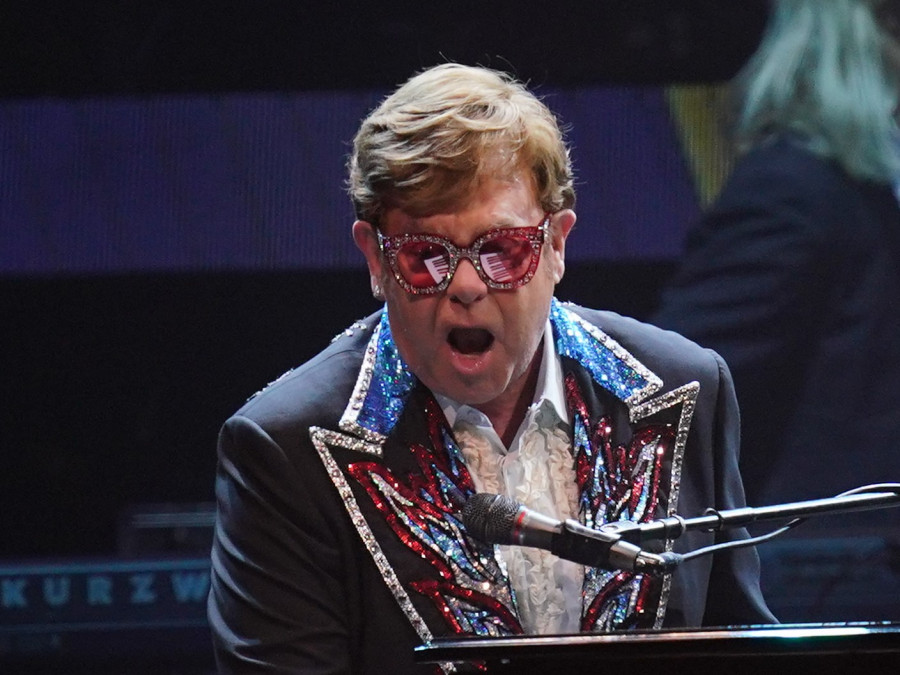 Subastarán un millar de los objetos más preciados de Elton John