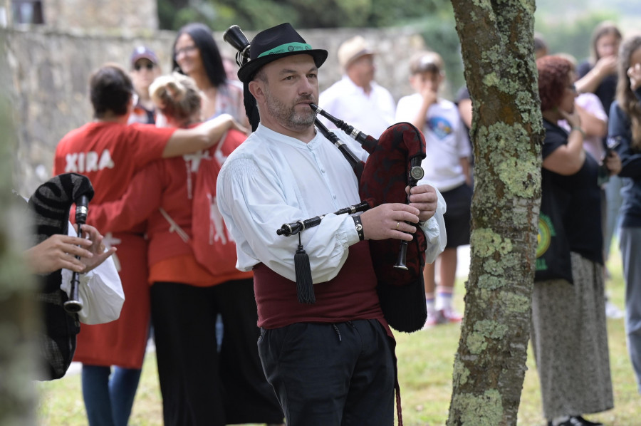 El calendario de celebraciones de septiembre se abre en el área de A Coruña con música y ‘xuntanzas’