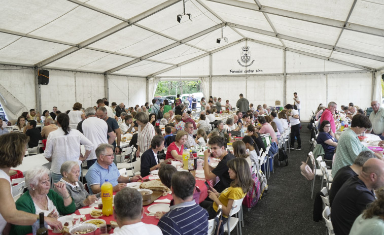 Cientos de vecinos celebran la Romaría da Familia en Paderne