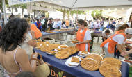 Miles de raciones de empanada ponen sabor a las fiestas de Carral