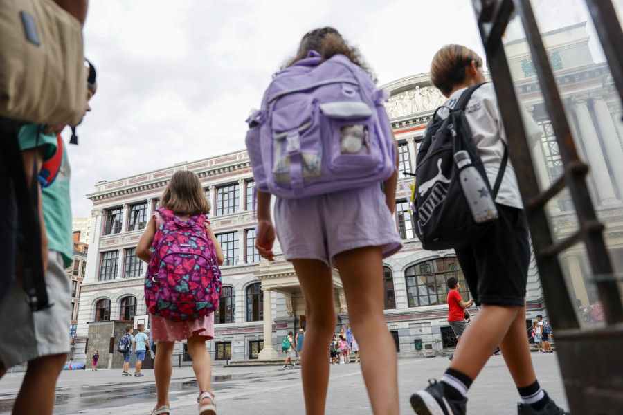 La escuela pública comienza el curso con 43.700 docentes menos