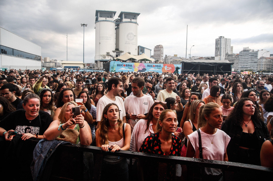 La tormenta hace acto de presencia, pero no impide que la música suene en el Recorda Fest