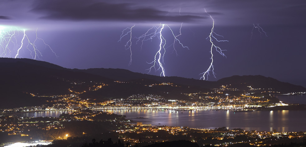 Más de 3.500 rayos en Galicia, la mayoría en la provincia de Lugo, en una tarde de lluvia y granizo